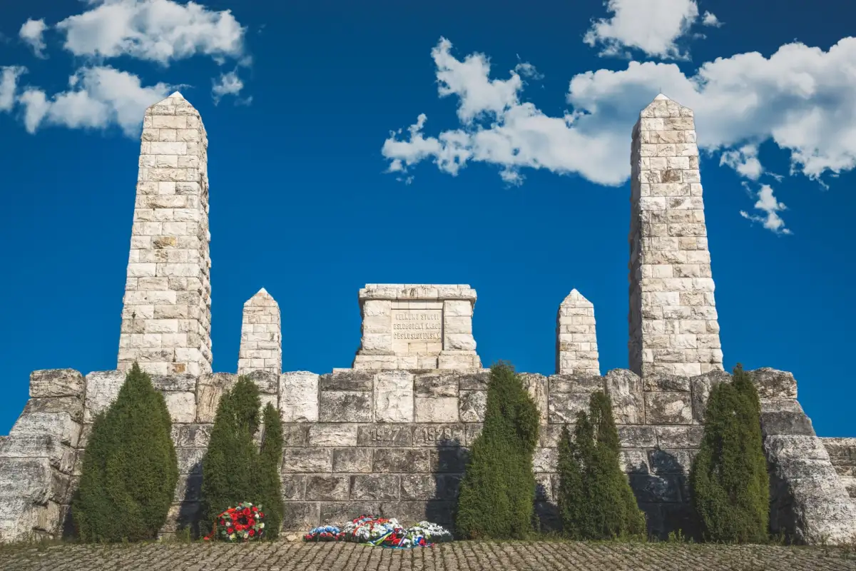 Mohyla Milana Rastislava Štefánika – Bradlo monument – Slovakia – Jamelix.eu