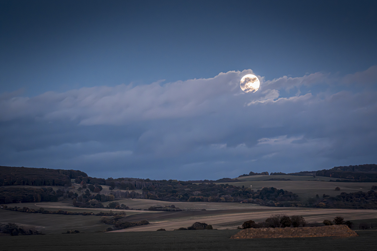 Podvečerný horizont – sunset moonrise – landscape photography – Jamelix.eu